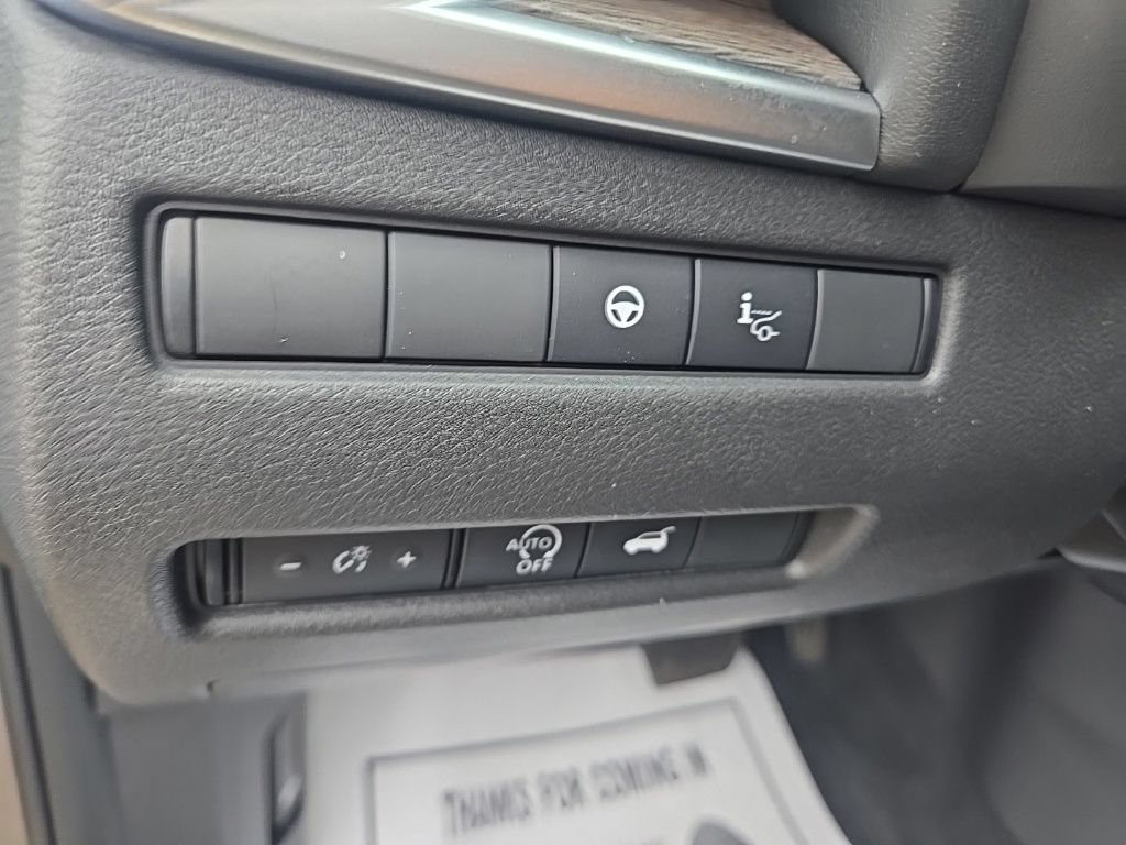 Used 2025 Nissan Rogue Platinum w/ Platinum Premium Package AWD/4WD image 12