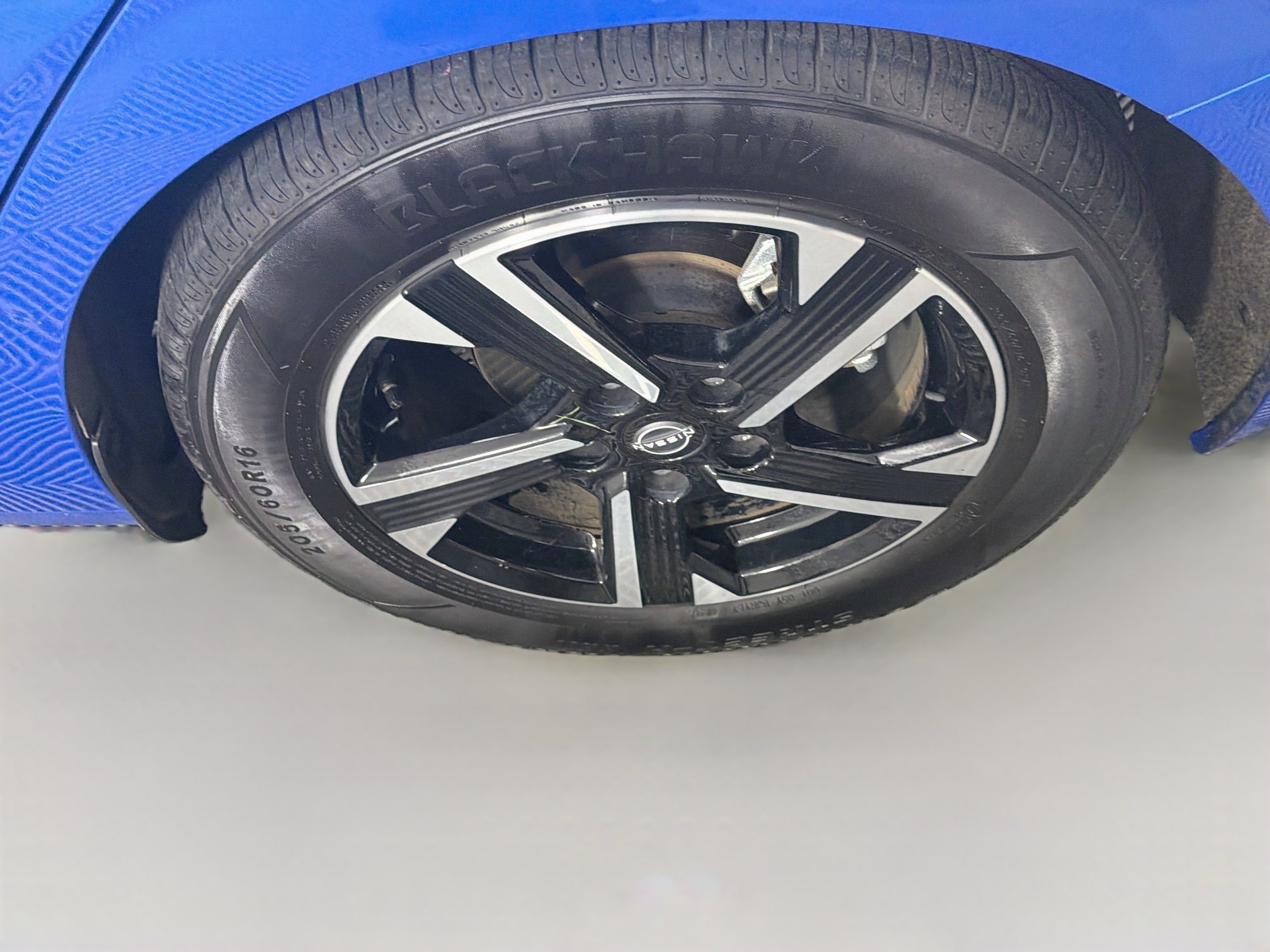 Used 2025 Nissan Sentra SV FWD image 11