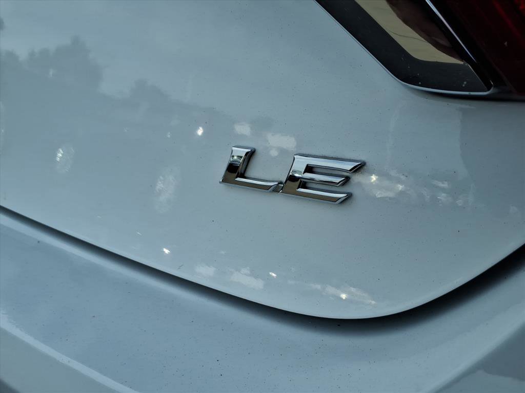 Used 2015 Toyota Camry LE image 18