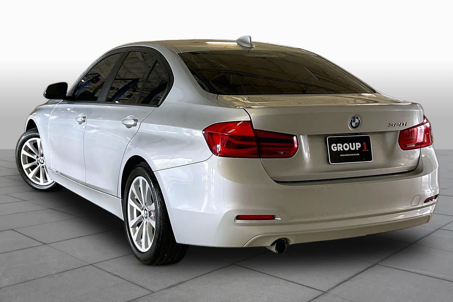 Used 2018 BMW 320i Sedan w/ Convenience Package RWD image 11