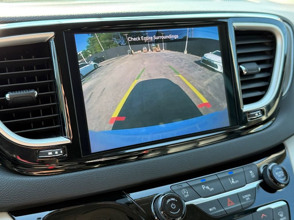 Used 2024 Chrysler Pacifica Touring-L FWD image 41