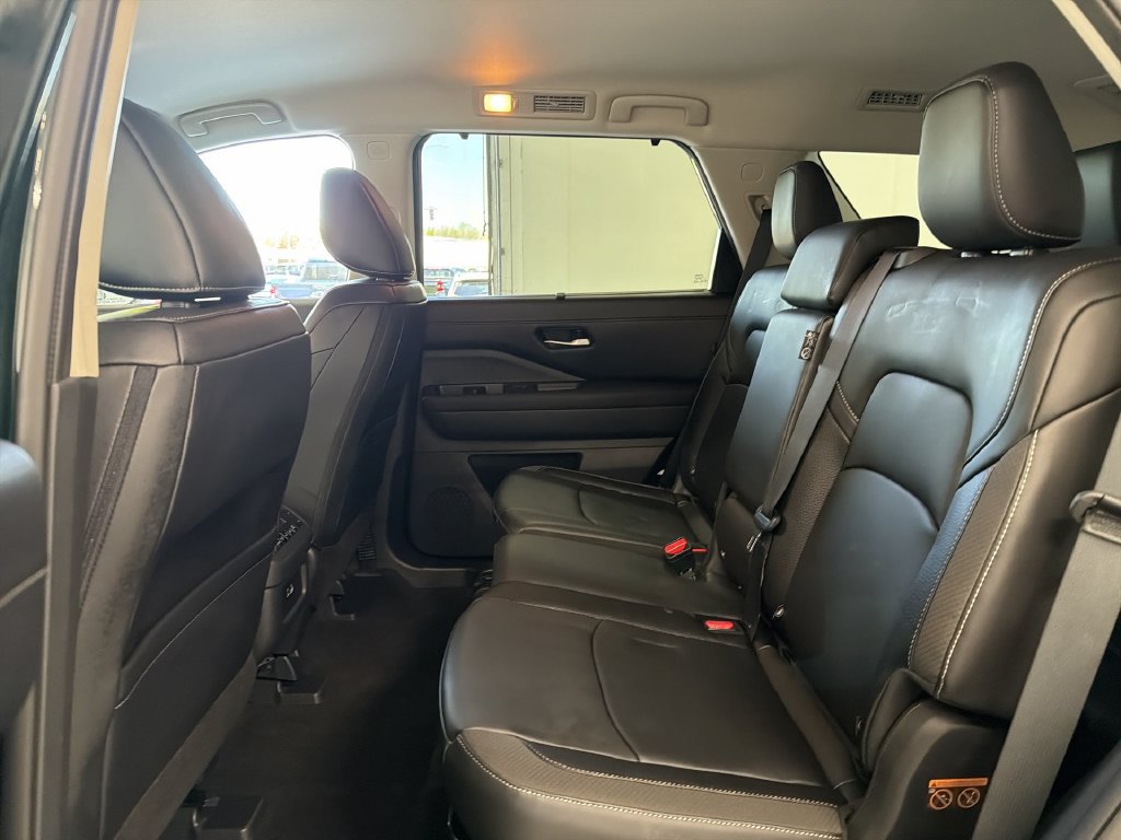Certified 2025 Nissan Pathfinder SL FWD image 19
