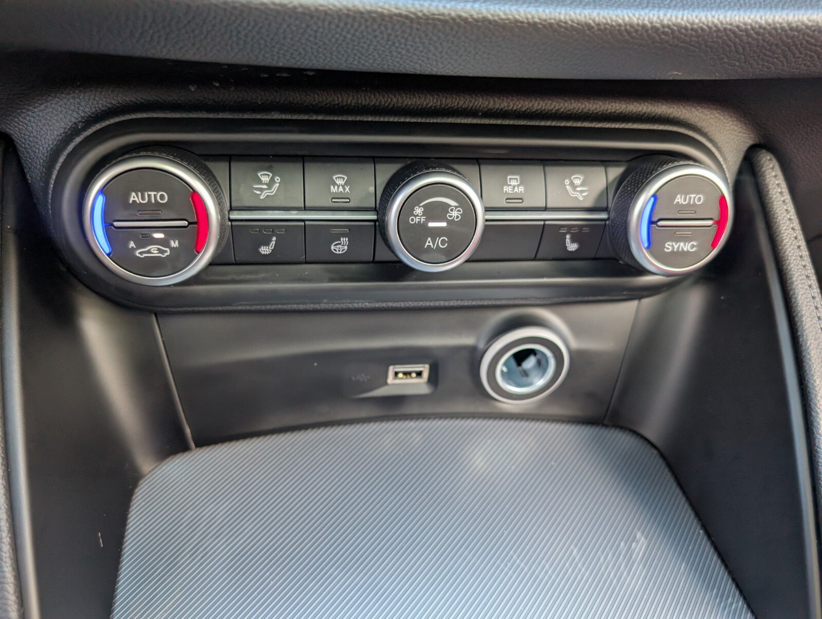 Used 2023 Alfa Romeo Stelvio Veloce AWD/4WD image 26