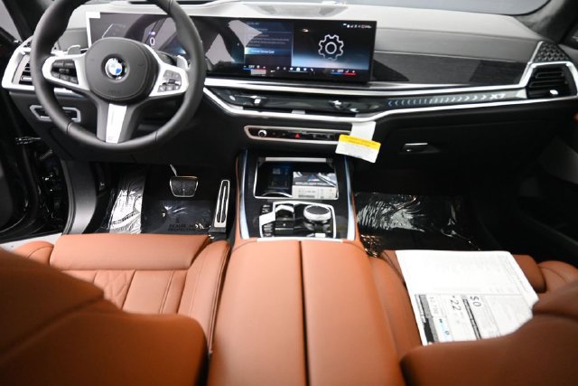 New 2027 BMW X7 xDrive40i w/ M Sport Package AWD/4WD image 14