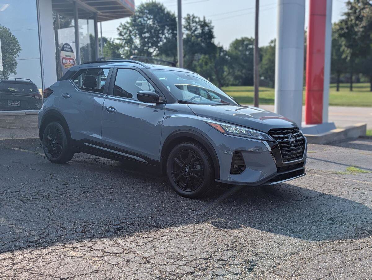 Used 2023 Nissan Kicks SR w/ Exterior Package FWD image 11