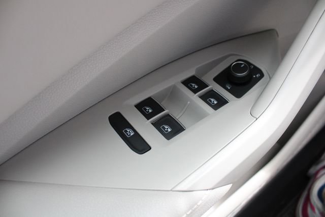Used 2024 Volkswagen Jetta SE w/ Panoramic Sunroof Package FWD image 7