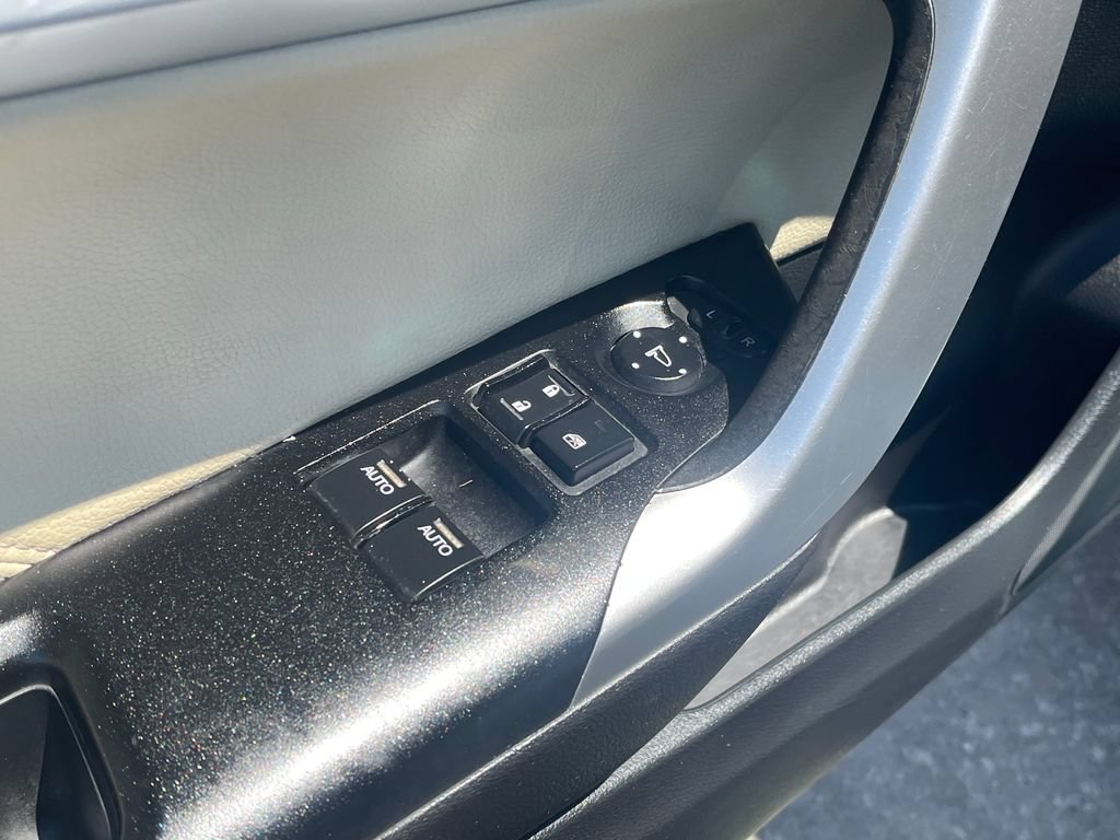Used 2015 Honda Accord EX-L image 12