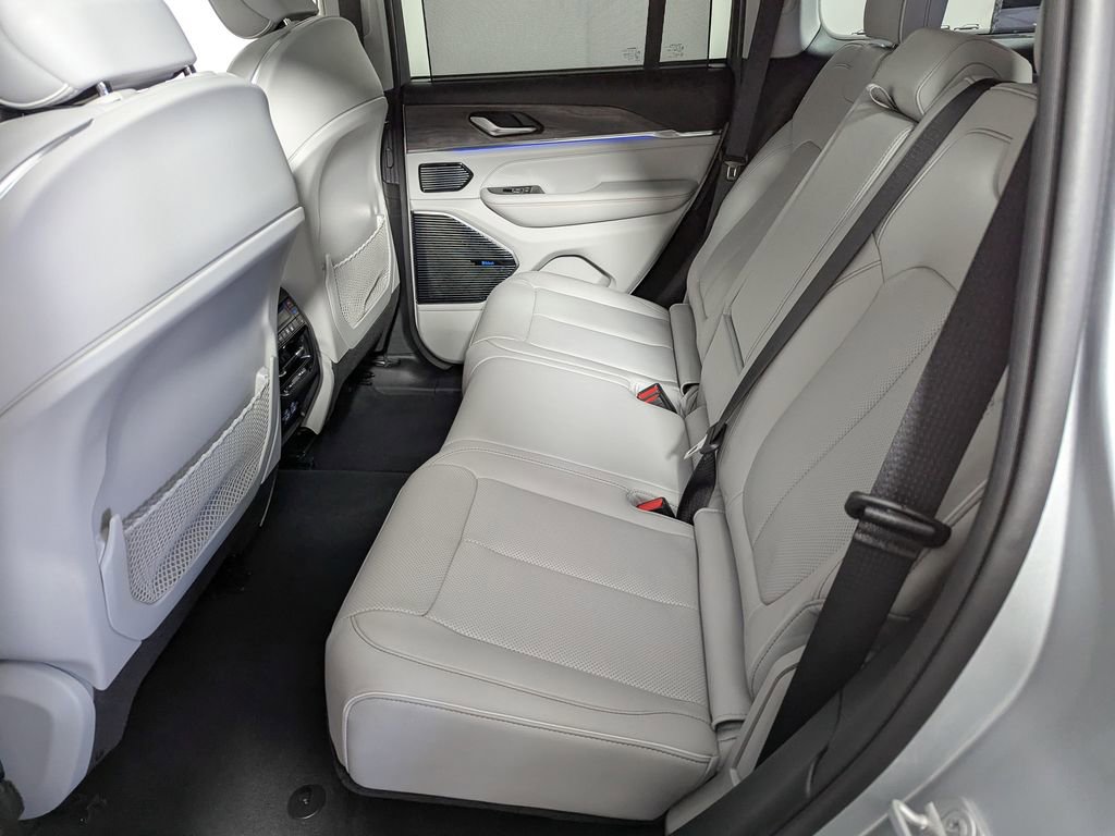 Used 2022 Jeep Grand Cherokee Overland w/ Adv Protech Group III image 49