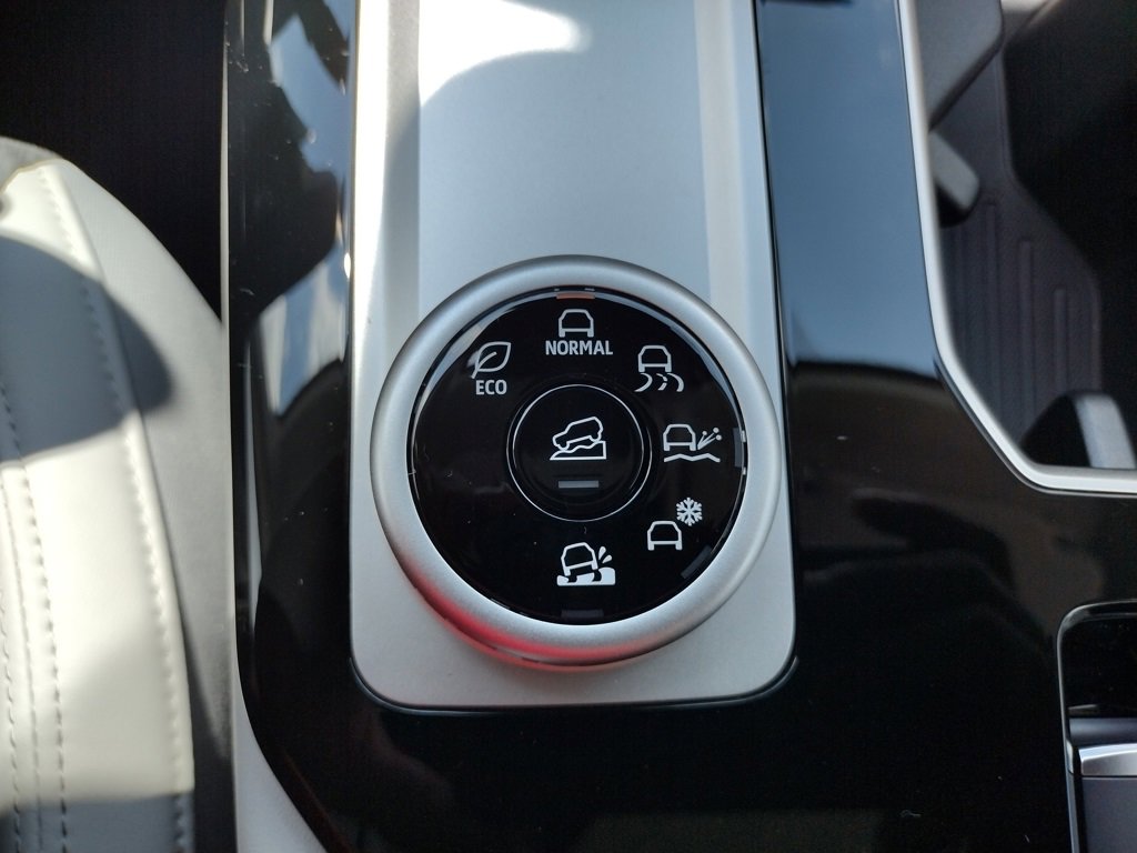 New 2025 Mitsubishi Outlander SE image 12