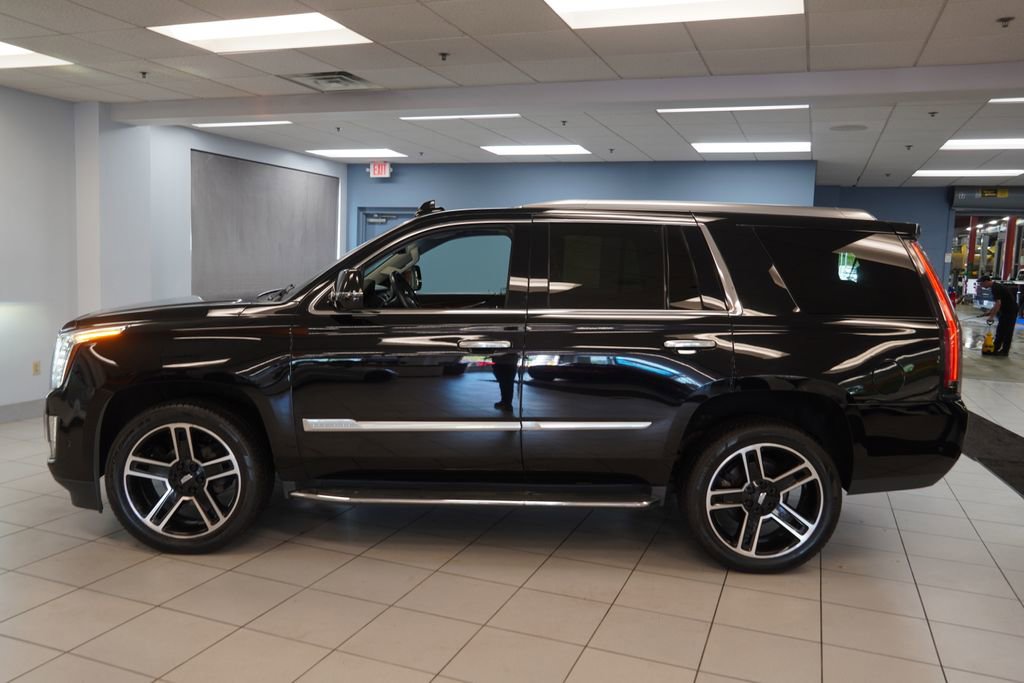 Used 2019 Cadillac Escalade Luxury AWD/4WD image 2