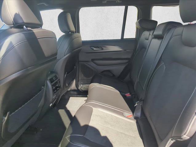 New 2025 Jeep Grand Cherokee Altitude image 13