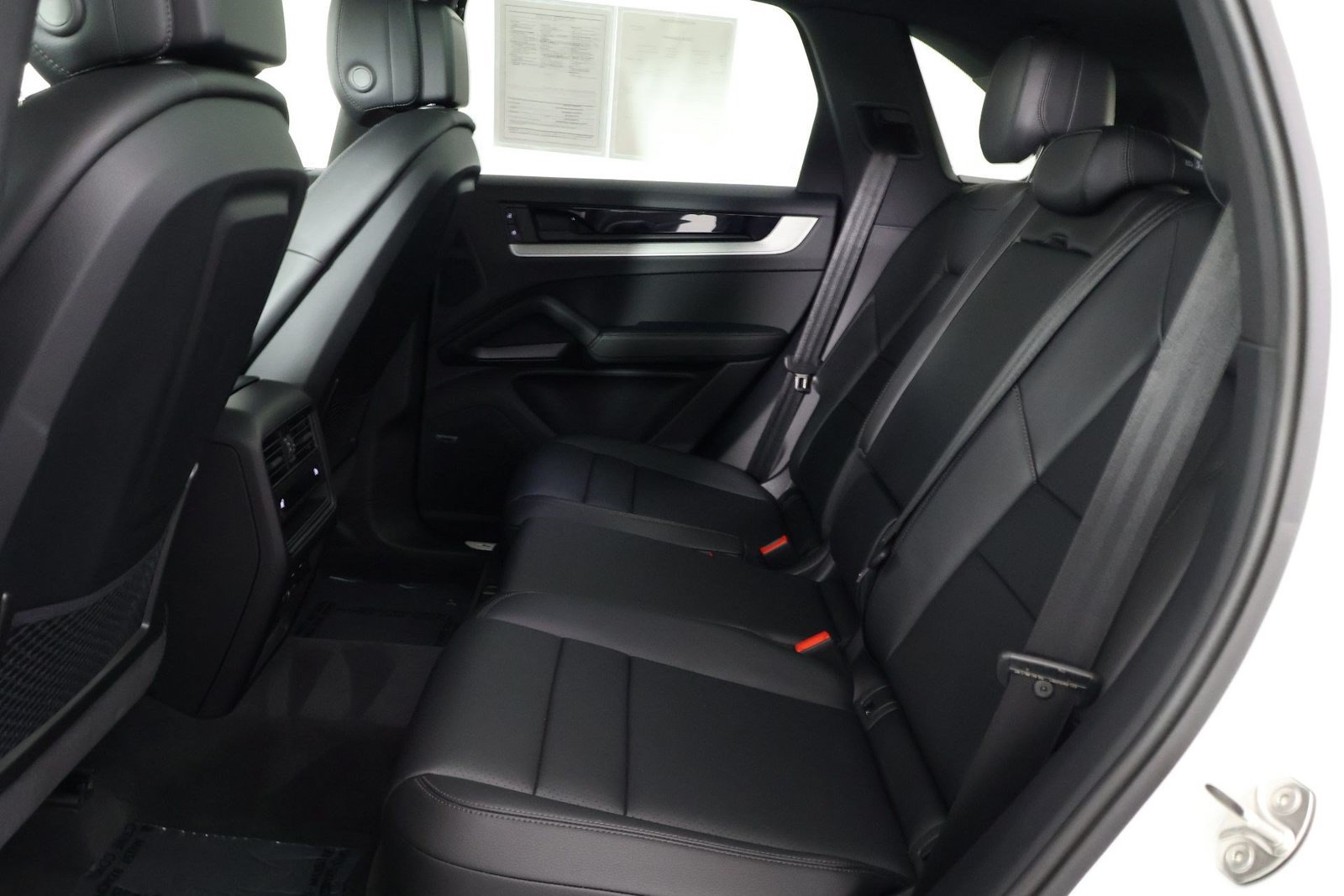 Certified 2026 Porsche Cayenne AWD/4WD image 33