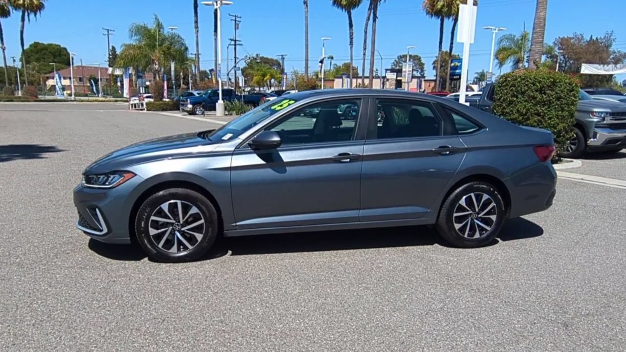 Used 2025 Volkswagen Jetta S FWD image 4