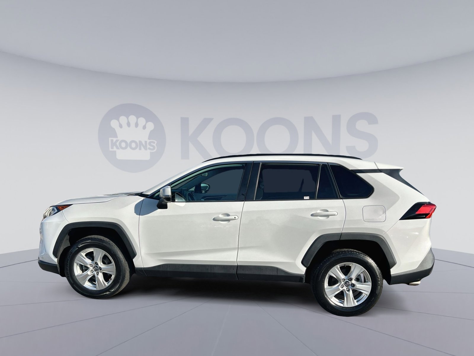 Used 2020 Toyota RAV4 XLE image 2