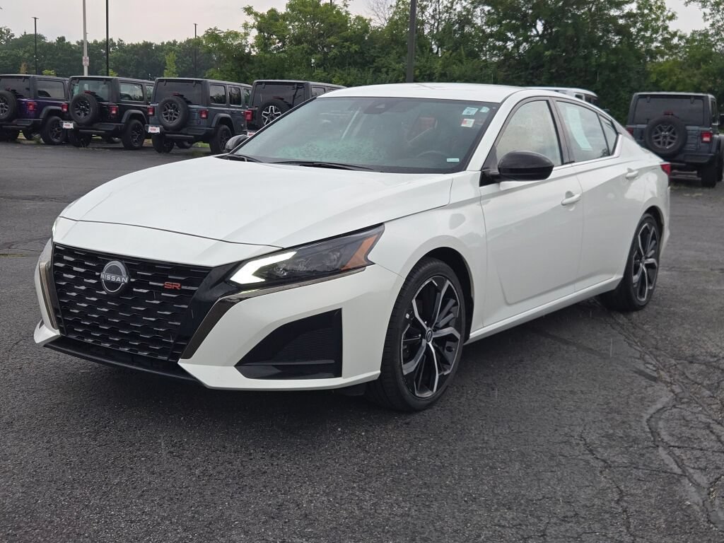 Used 2024 Nissan Altima 2.5 SR FWD image 13