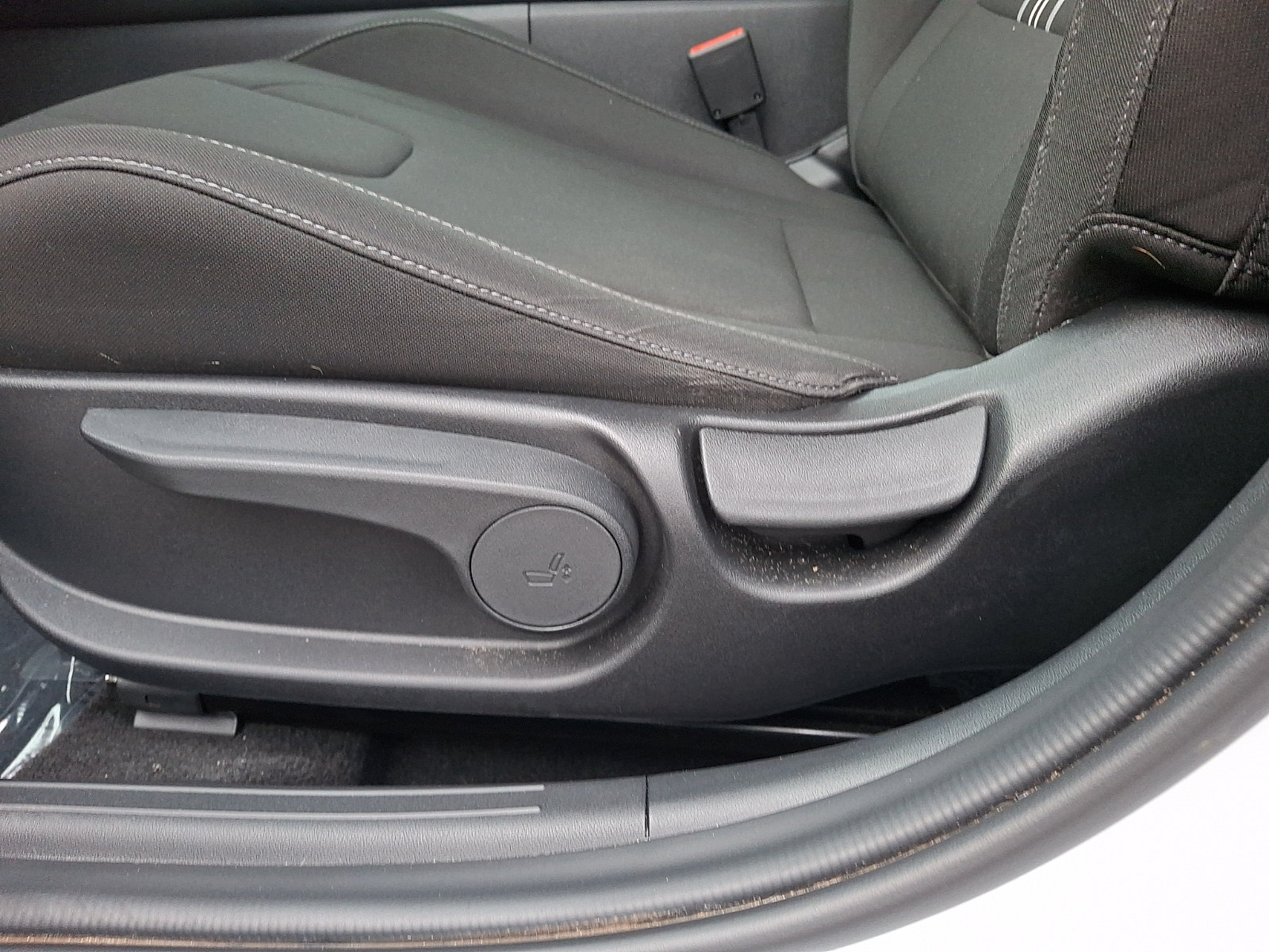 Certified 2024 Hyundai Elantra SEL FWD image 15