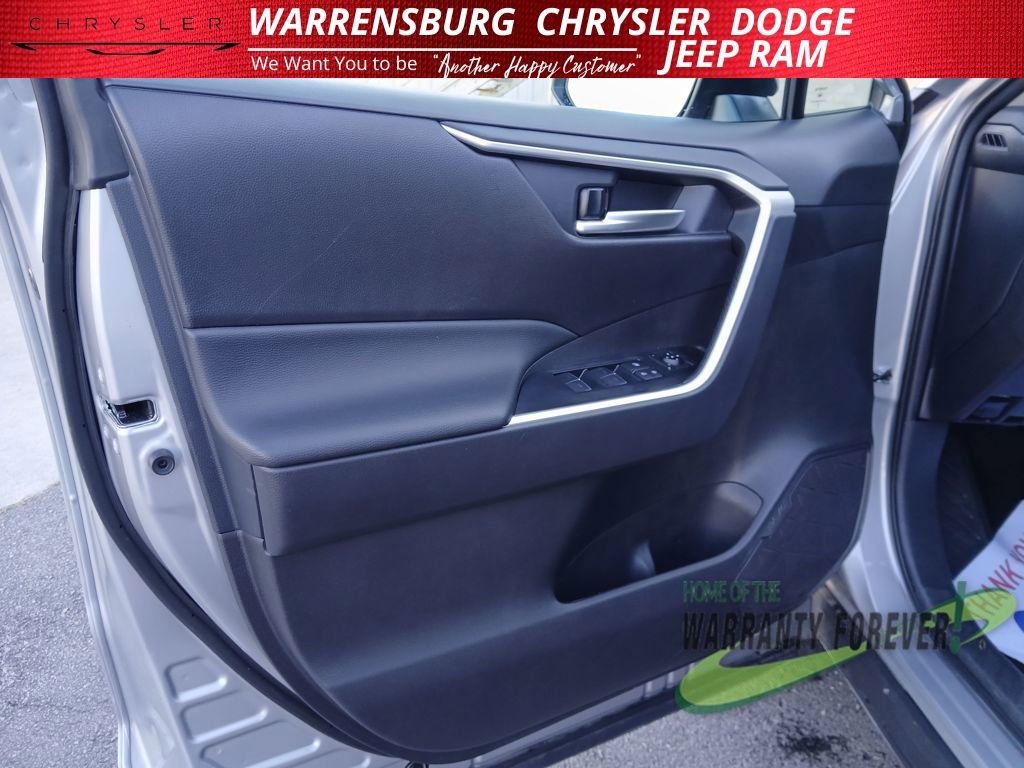 Used 2025 Toyota RAV4 XLE image 12