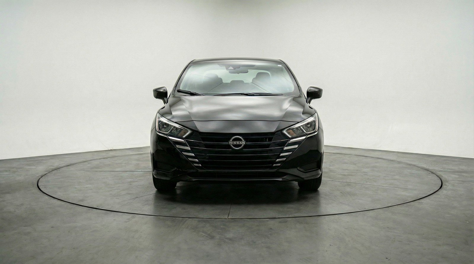 Used 2025 Nissan Versa SV image 2