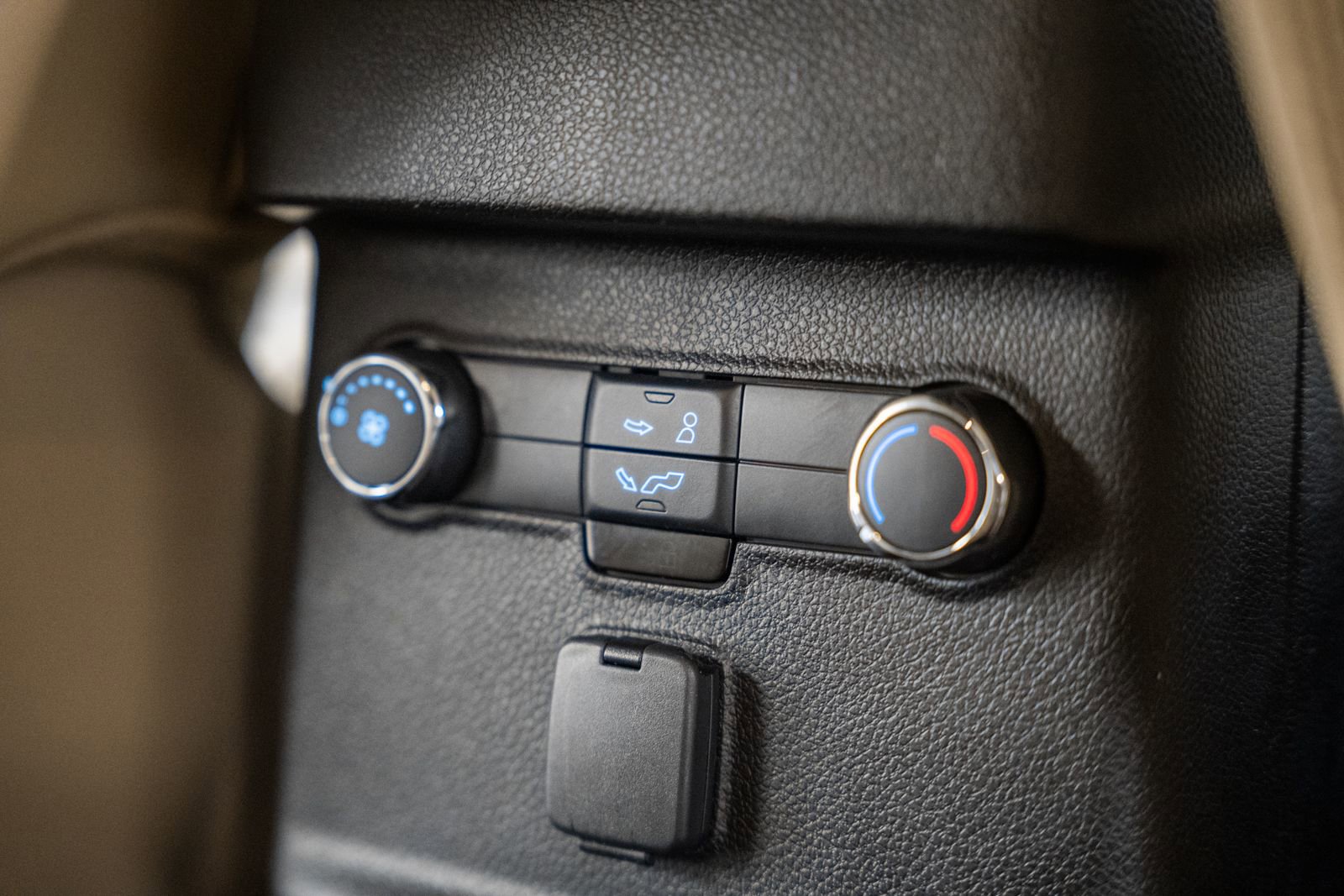 Certified 2017 Ford Explorer XLT w/ Equipment Group 202A image 37