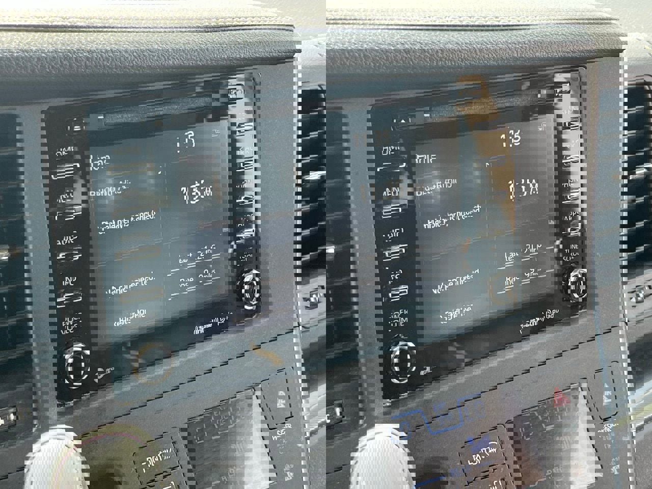 Used 2018 Toyota Sienna SE w/ Carpet Mat Package image 9