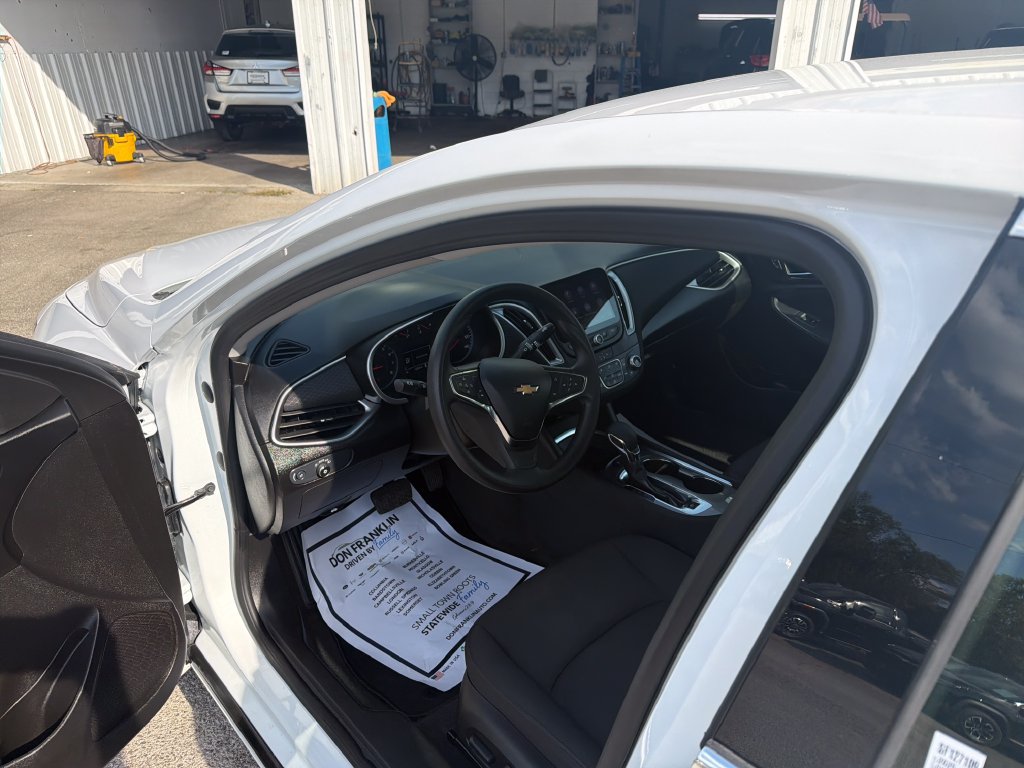 Used 2025 Chevrolet Malibu LT FWD image 15