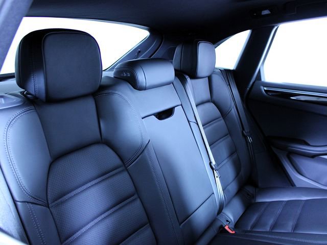 Certified 2024 Porsche Macan image 23