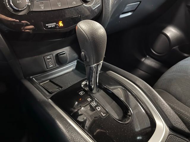 Used 2016 Nissan Rogue S image 25