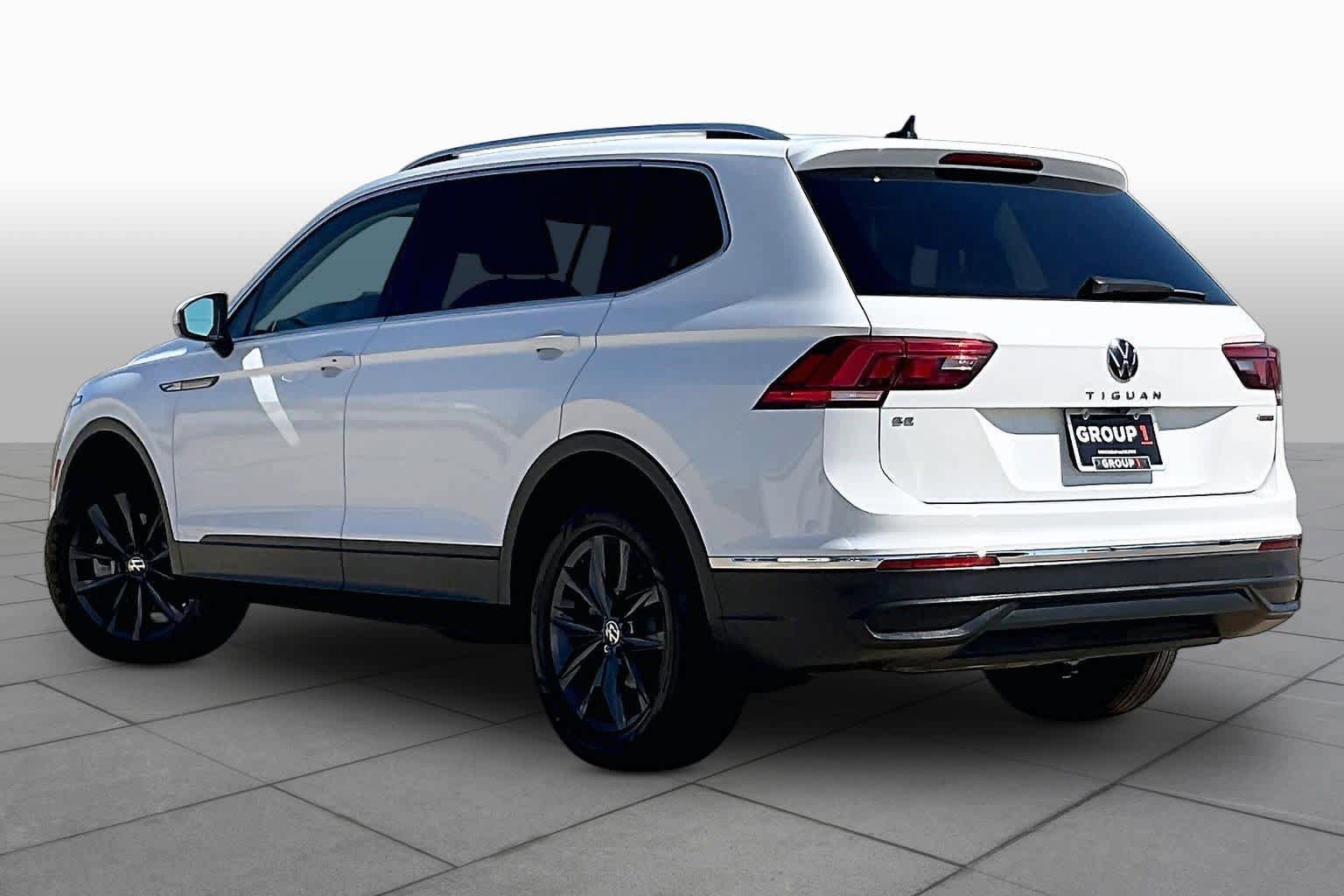 Used 2024 Volkswagen Tiguan SE AWD/4WD image 24