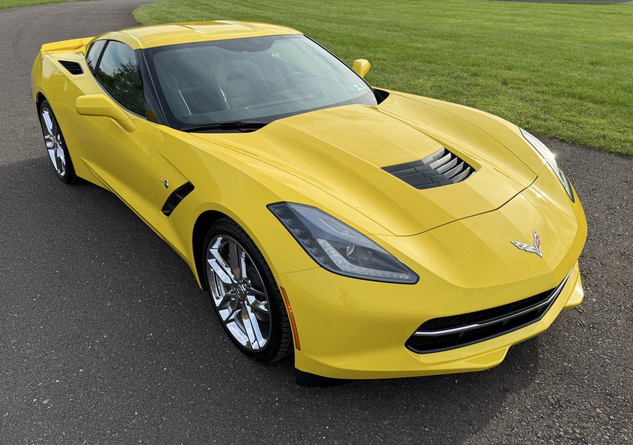 Used 2016 Chevrolet Corvette Stingray Coupe RWD image 2