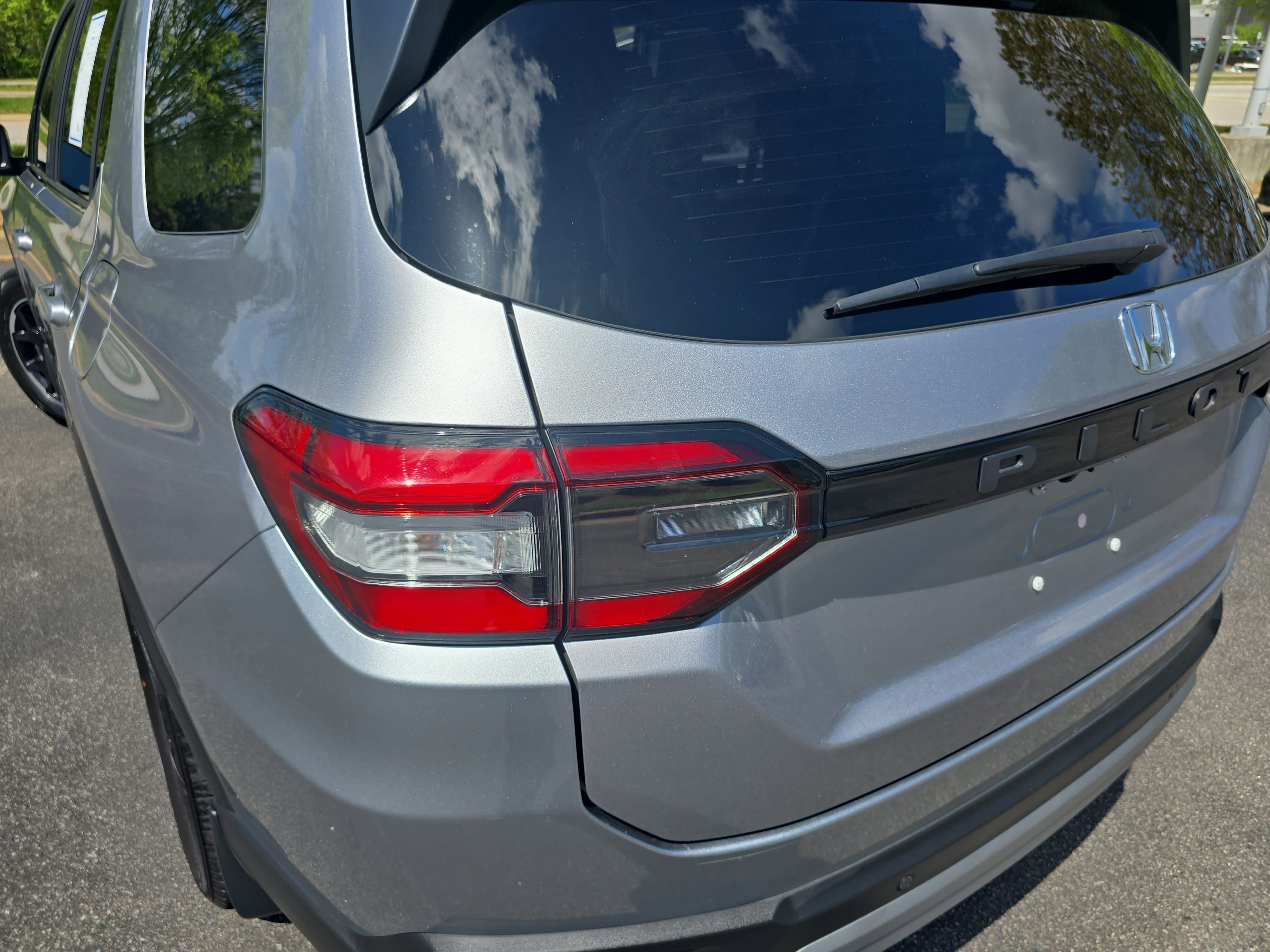 Used 2025 Honda Pilot EX-L image 37