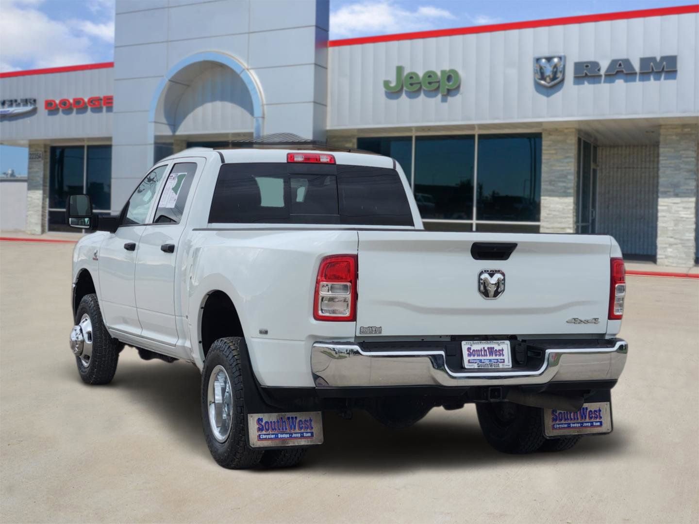 Used 2024 RAM 3500 Tradesman w/ Chrome Appearance Group image 4