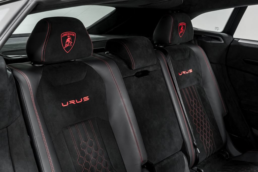 Used 2023 Lamborghini Urus Performante AWD/4WD image 35