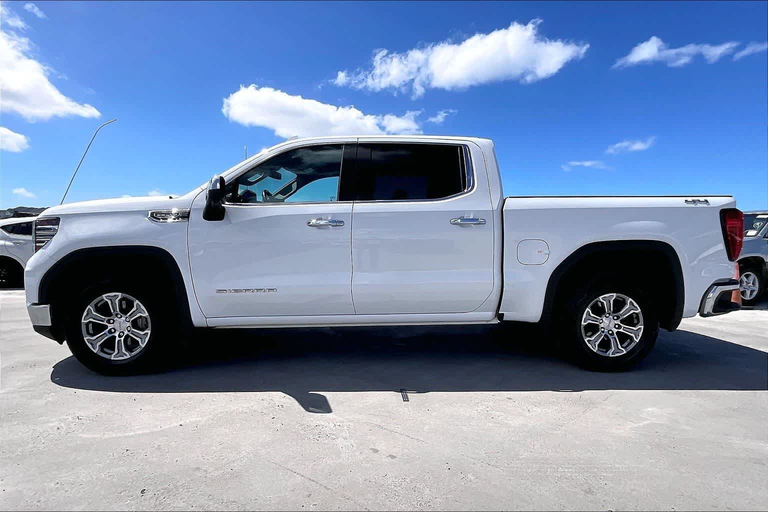 Used 2024 GMC Sierra 1500 SLT AWD/4WD image 3