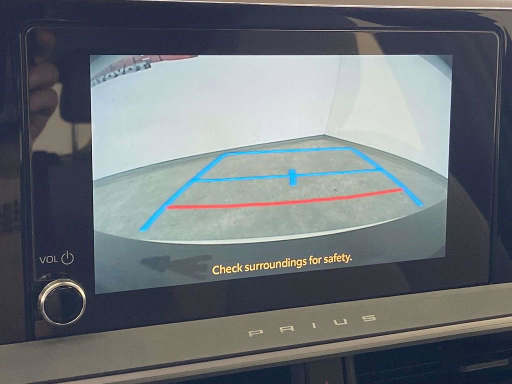 Used 2025 Toyota Prius LE FWD image 27