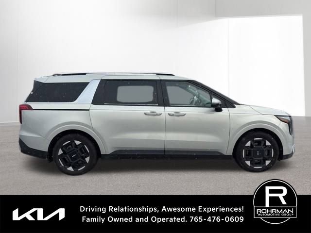 Used 2025 Kia Carnival EX image 4
