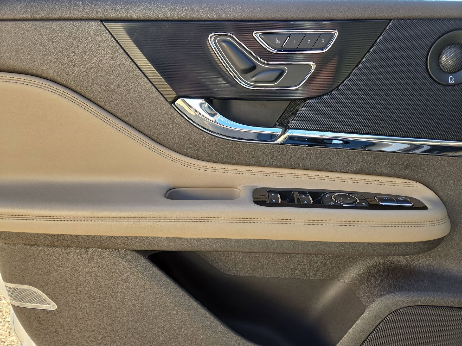 Used 2021 Lincoln Corsair Reserve w/ Equipment Group 201A image 15