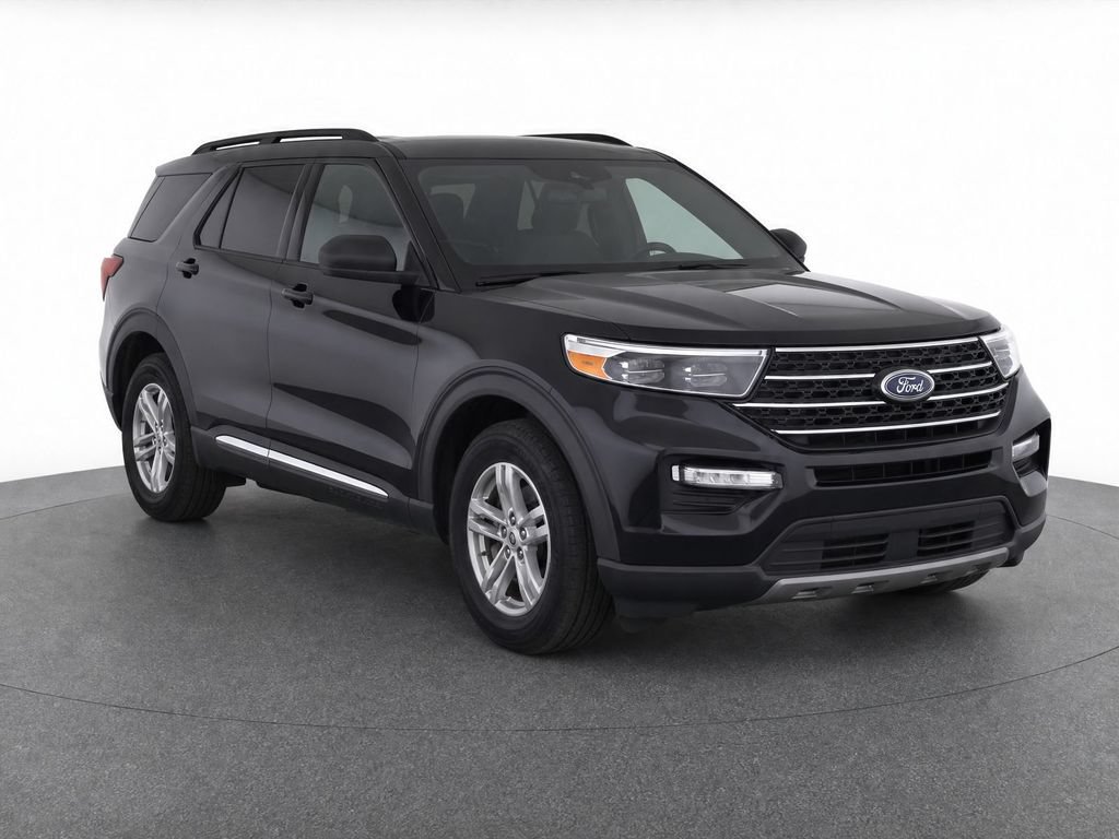 Used 2024 Ford Explorer XLT w/ Equipment Group 202A AWD/4WD image 2