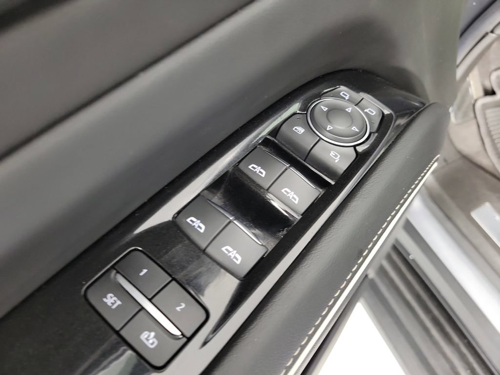 Used 2022 Cadillac Escalade Luxury RWD image 19