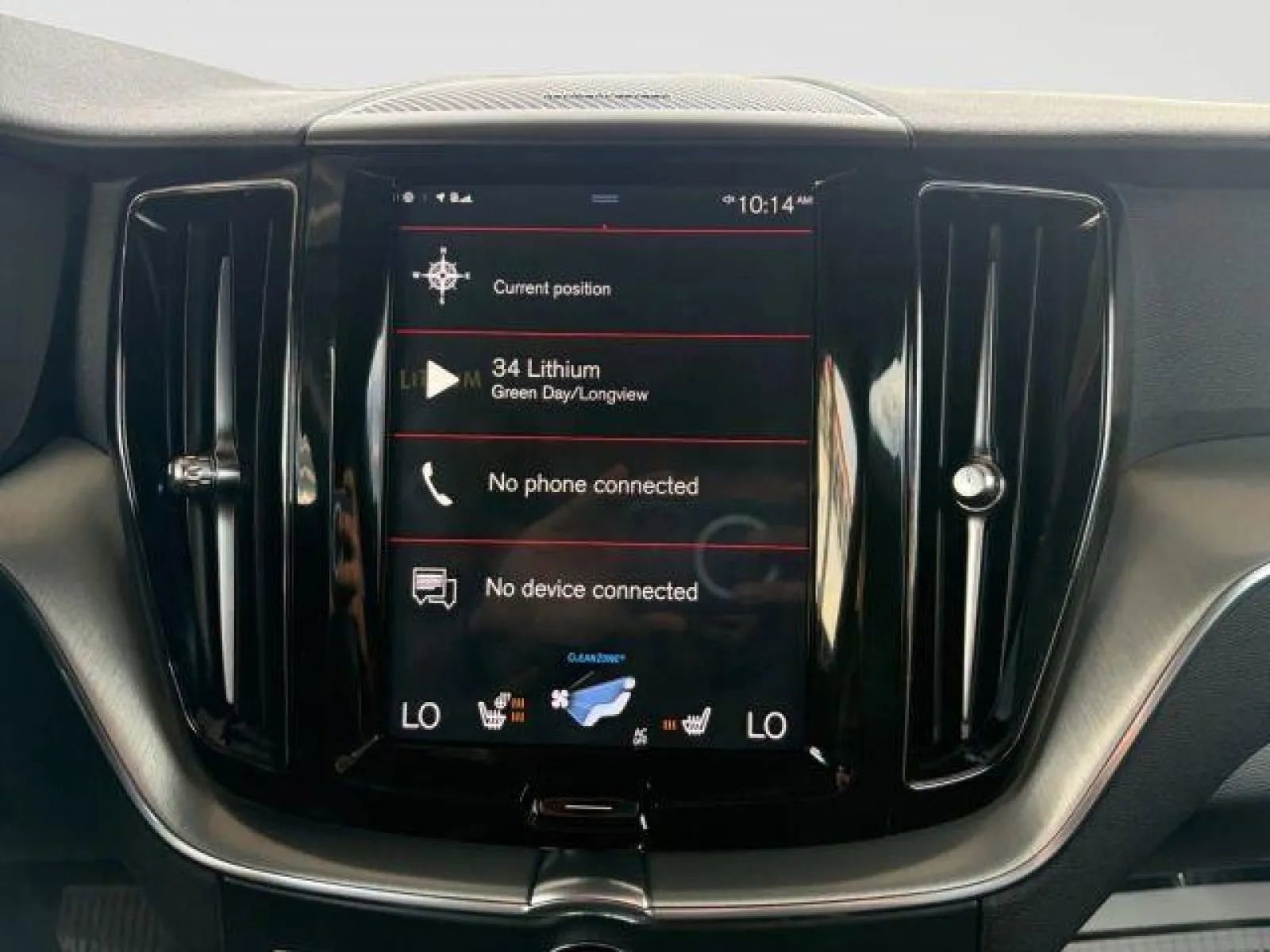 Used 2019 Volvo XC60 T5 Momentum w/ Multimedia Package AWD/4WD image 17