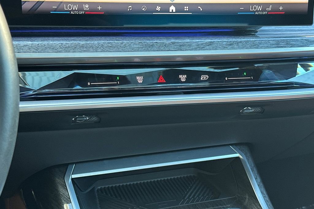 Used 2023 BMW 740i image 23