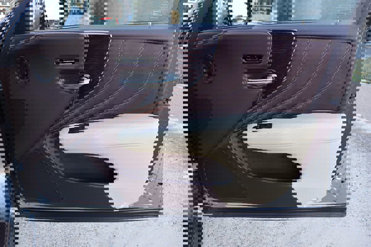 Used 2018 Lexus LS 500 w/ Interior Upgrade Package image 58