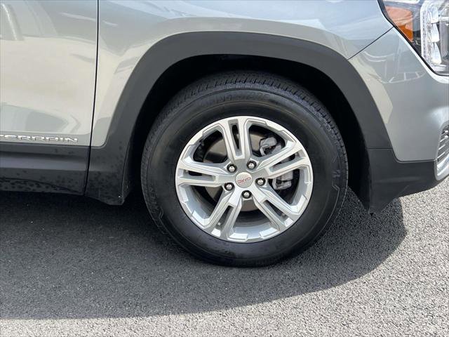 Used 2023 GMC Terrain SLE w/ Driver Convenience Package image 8