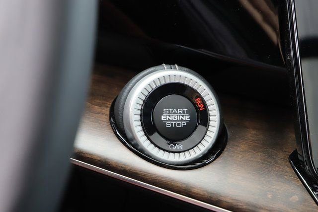 New 2024 Jeep Grand Wagoneer L 4WD w/ Convenience Group III image 45