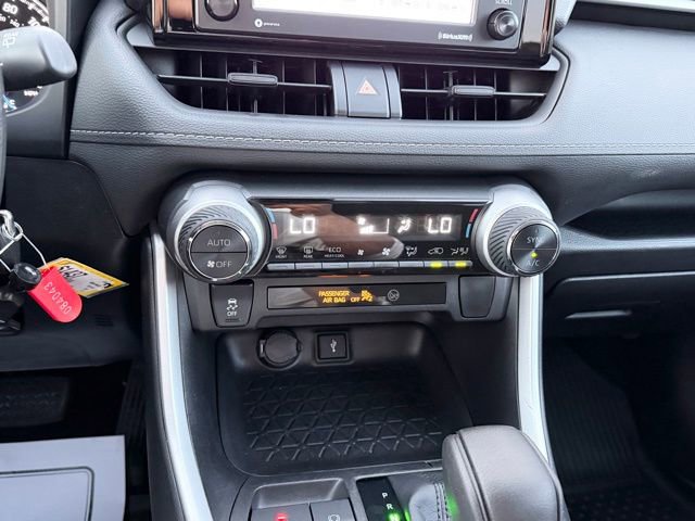 Used 2021 Toyota RAV4 LE AWD/4WD image 21