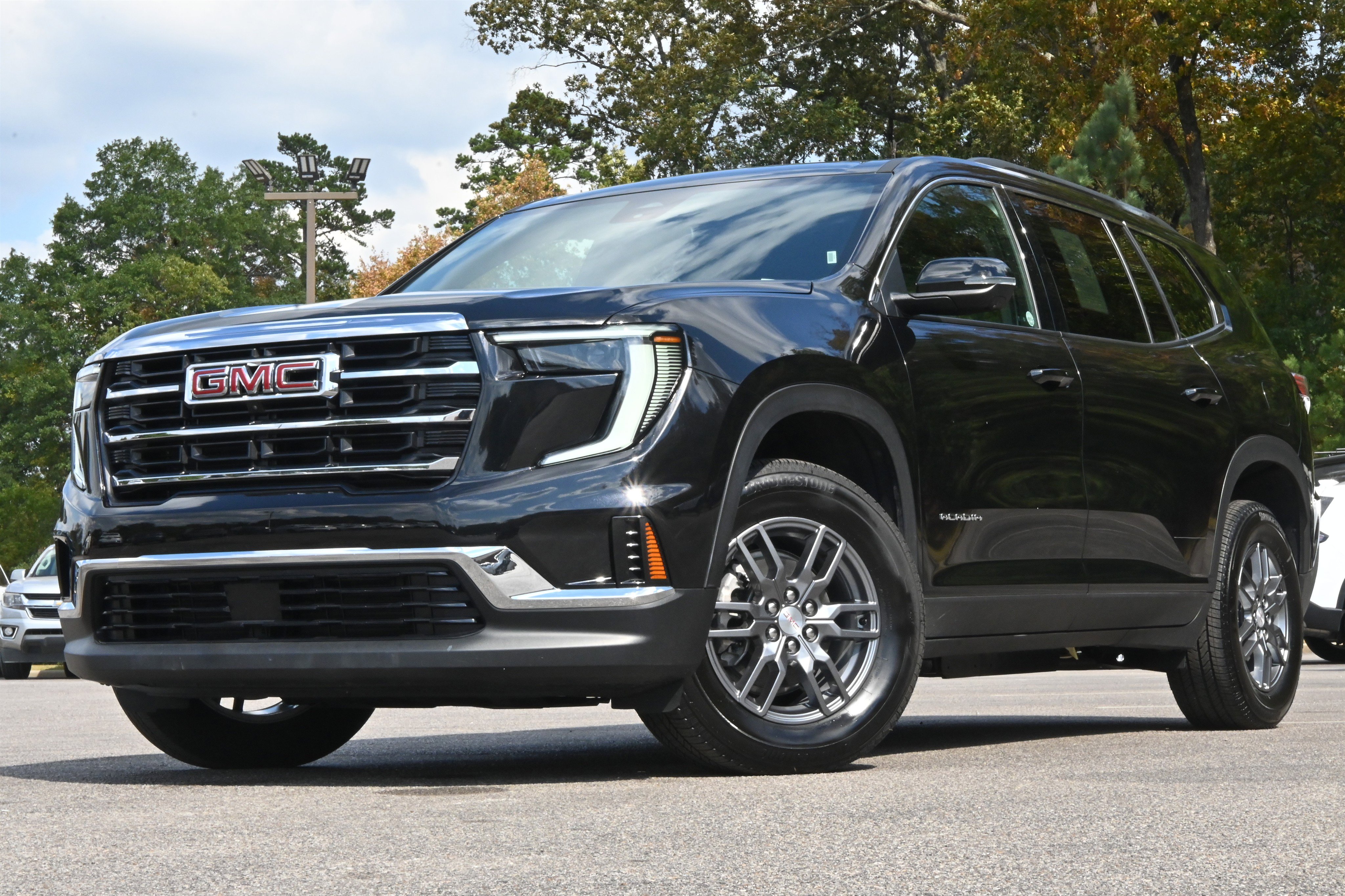 Used 2025 GMC Acadia Elevation image 4