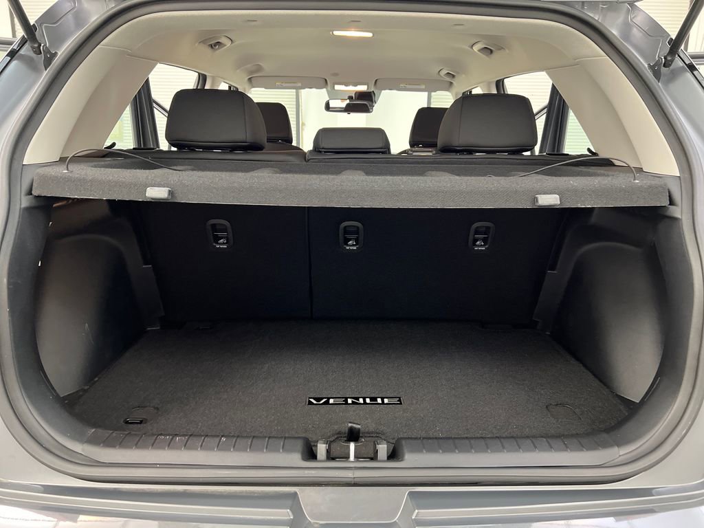 Used 2025 Hyundai Venue SE image 28