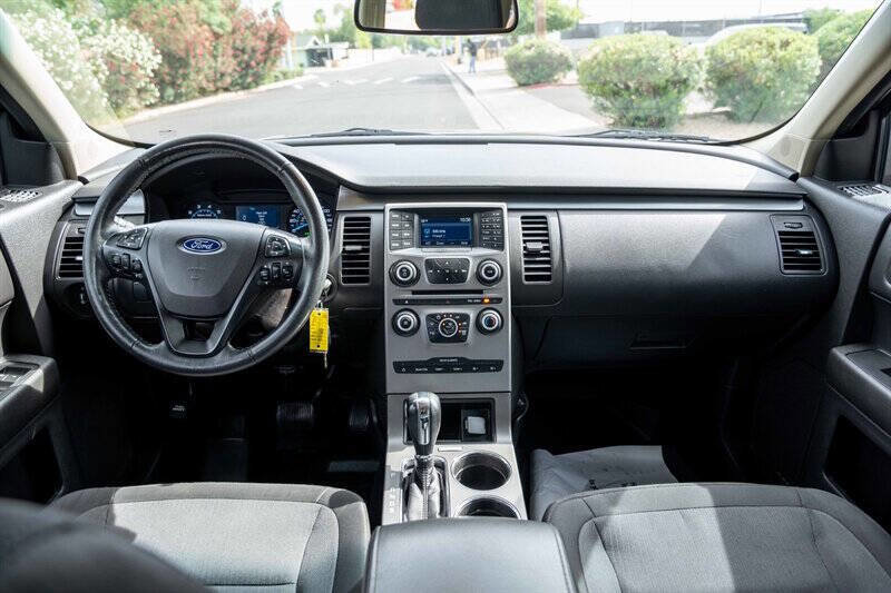 Used 2019 Ford Flex SE image 17