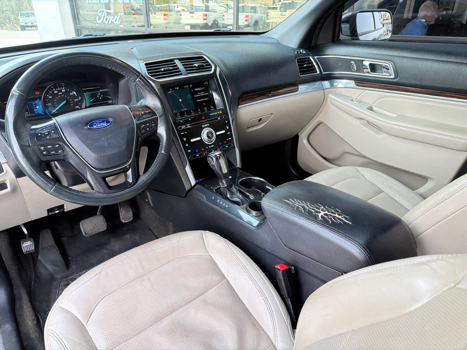 Used 2018 Ford Explorer Limited image 18