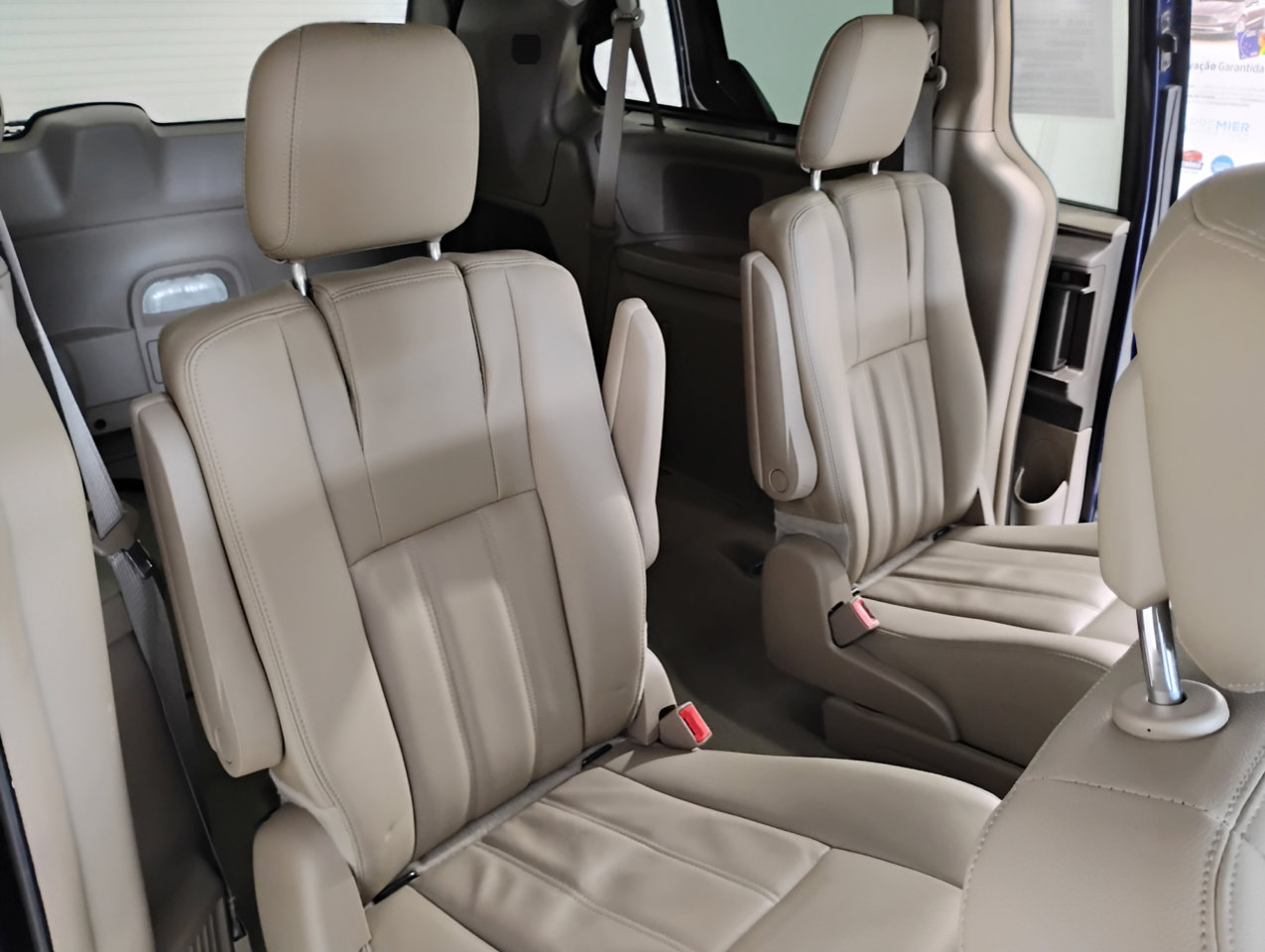 Used 2016 Chrysler Town & Country Touring image 14