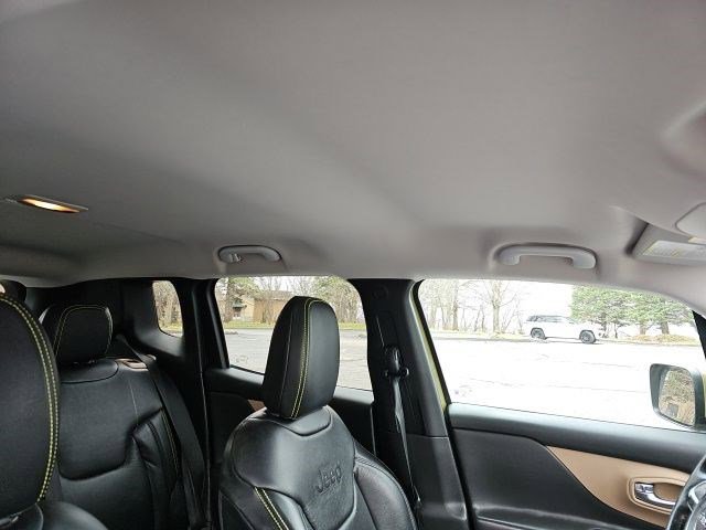 Used 2015 Jeep Renegade Latitude w/ Cold Weather Group II image 13